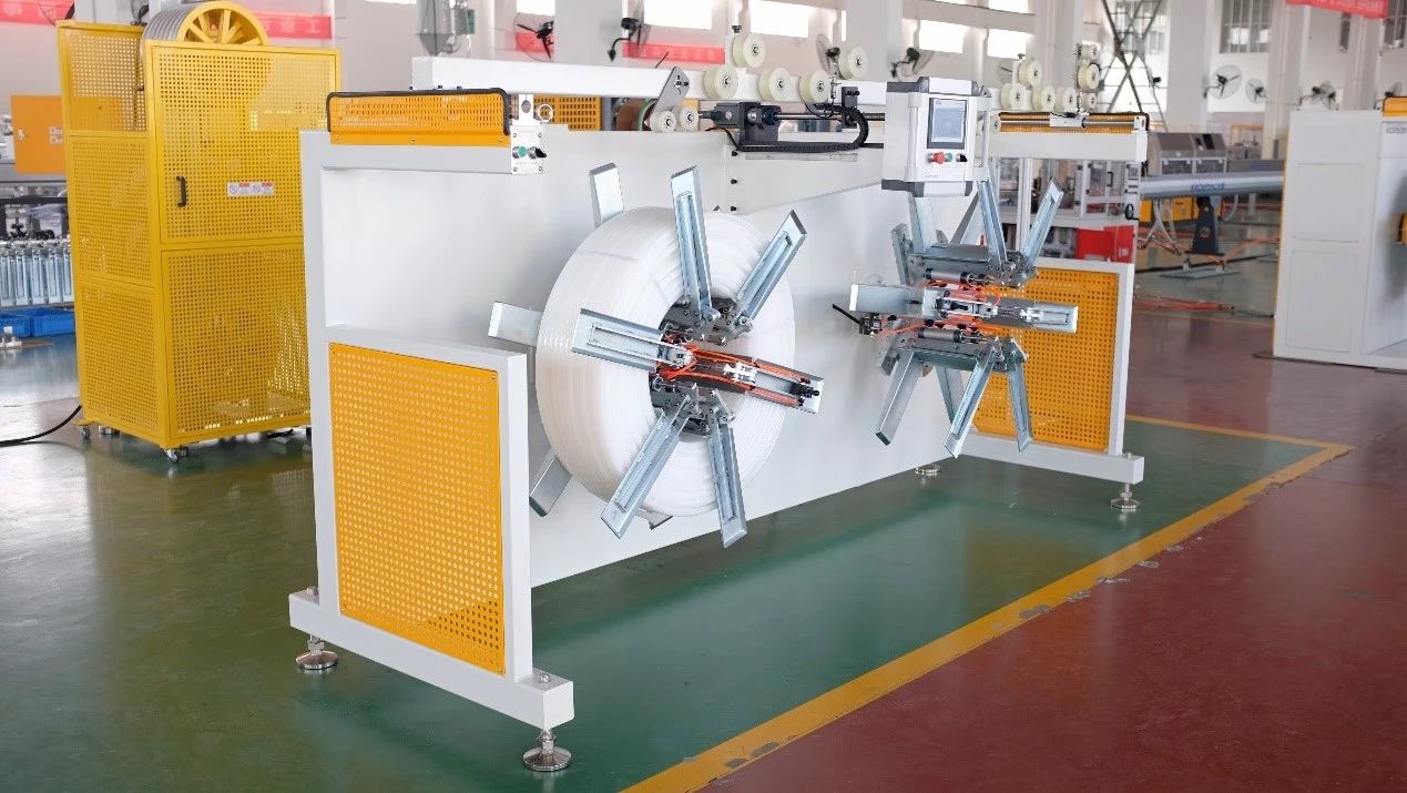Fabricación en fábrica de máquinas enrolladoras de tubos de plástico de alta velocidad